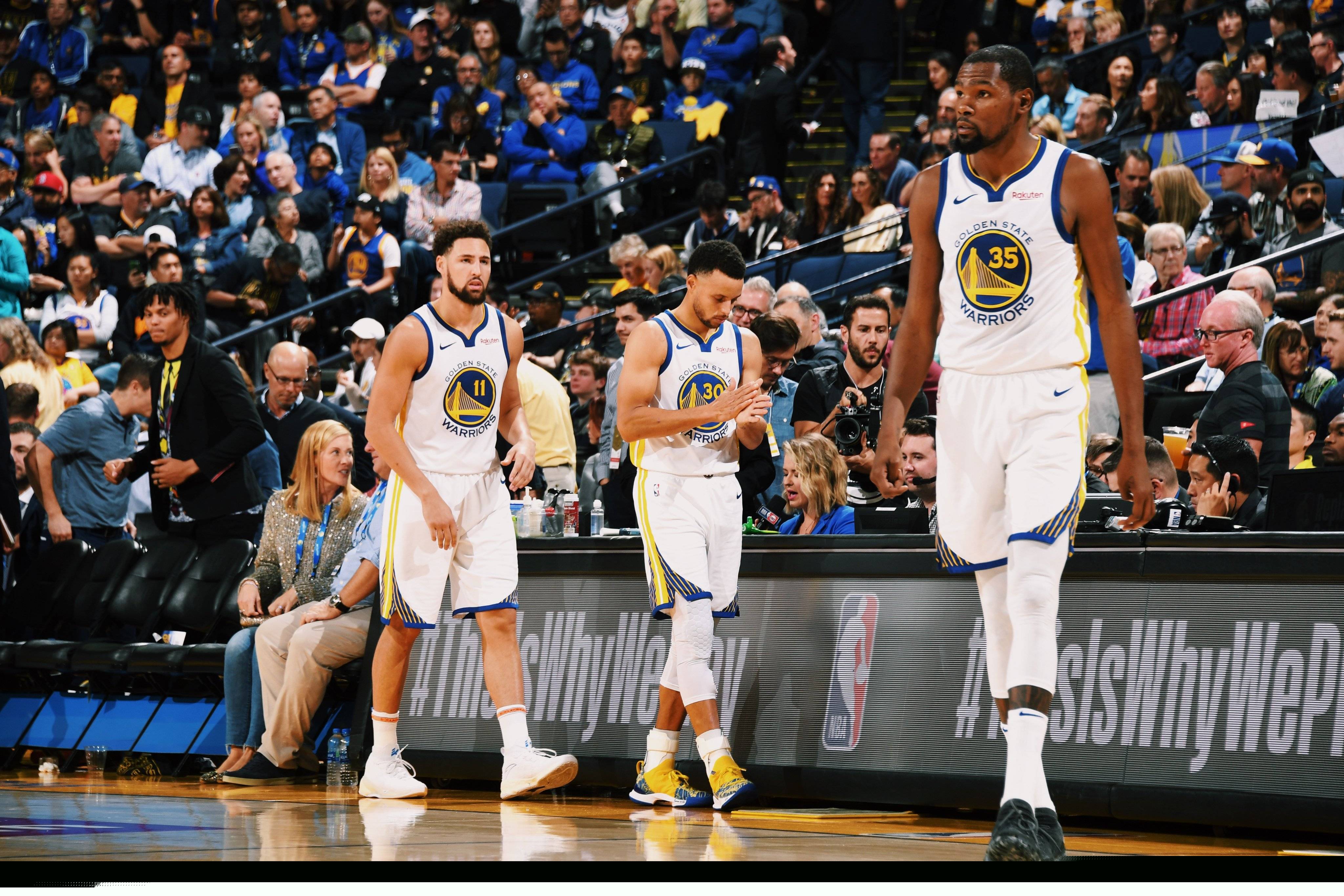 关键回合出现三次攻防转换（关键回合三度攻防易手）