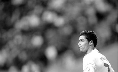 扛起进攻！鲍威尔半场10中5砍全队最高16分 罚球6中5（火力全开！鲍威尔半场投篮10投5中、罚球6罚5中轰下全队最高16分）