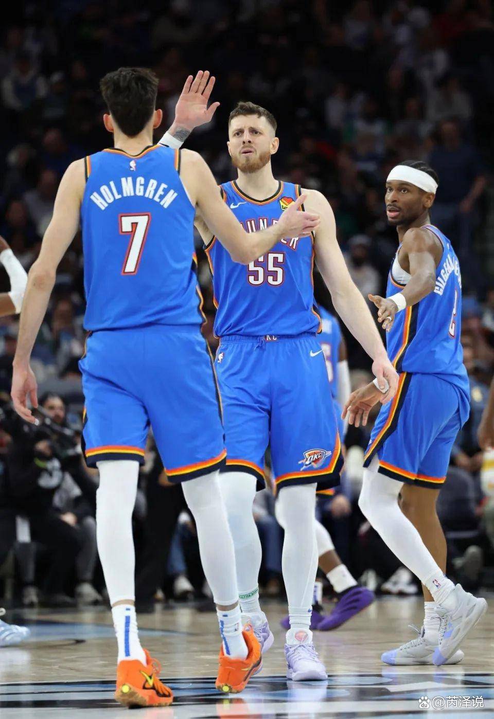 记者：阿芳和伊藤洋辉预计12月复出，穆西亚拉则需要更长时间（记者：阿芳与伊藤洋辉有望12月回归，穆西亚拉复出仍需更久）