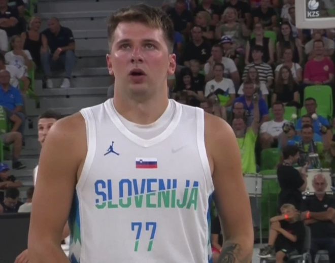 每体：阿劳霍大概率将在周中欧冠继续首发，加西亚代替孔德（每体：阿劳霍有望在周中欧冠继续首发，加西亚将出任孔德的位置）