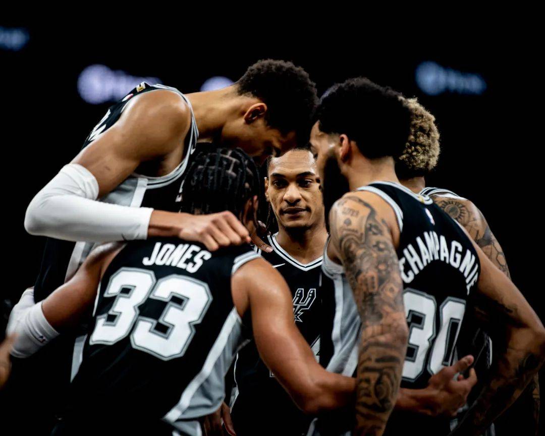 41岁罗本已成为职业板网球手，拥有3个积分世界排名第1980位（41岁罗本转战职业板网球，积3分位列世界第1980名）