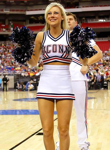 东契奇半场罚球表现抢眼（东契奇上半场罚球表现亮眼）