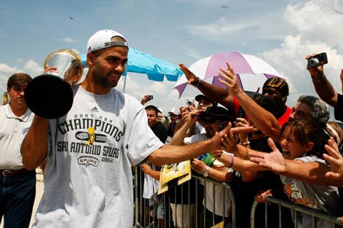 篮球NBA最新MVP榜出炉，新领跑者诞生（NBA最新MVP榜单公布，新晋领跑者登顶）