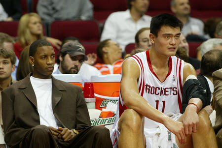 CBA杯：胡金秋缺席广厦险胜青岛 孙铭徽13+10塔克22+7（CBA杯广厦险胜青岛：胡金秋缺席，孙铭徽13+10，塔克22+7）