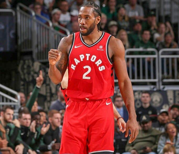 国米4‑0大胜科莫，一举登顶意甲积分榜（国际米兰4-0横扫科莫，跃居意甲榜首）