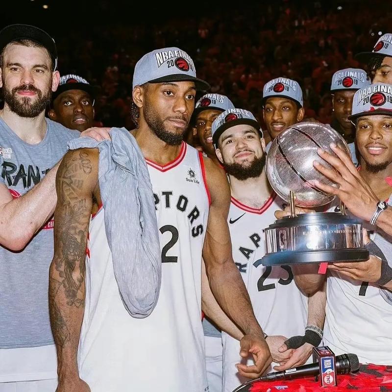 杜兰特连续得分，引领全队节奏（杜兰特连连得手，带动全队节奏）