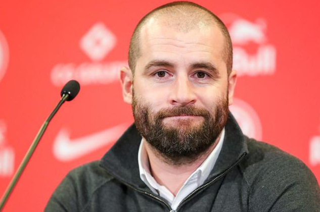 五星吐槽中足联颁奖会：简陋敷衍，还不如有些公司的年会现场（中足联颁奖礼遭五颗星差评：寒酸敷衍，比不过不少公司的年会）