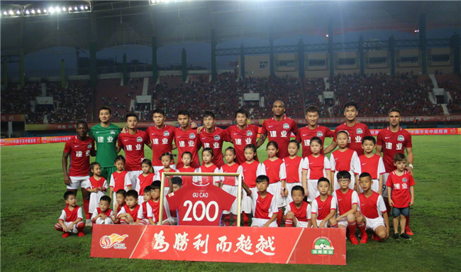 里尔老板：乔纳森不是典型9号球员，预料到他会遇到一些困难（里尔主帅：乔纳森并非传统9号，早知他会遭遇挑战）