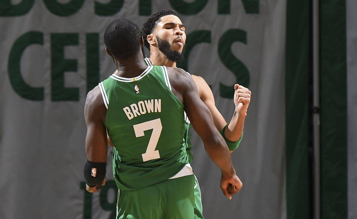 美记爆料：保罗办万圣节派对，快船全队仅比尔和祖巴茨出席（美媒爆料：保罗举办万圣节派对，快船仅比尔与祖巴茨到场）