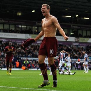 意媒：黄潜考虑买断那不勒斯租将拉法-马林，皇马握有回购权（意媒：比利亚雷亚尔拟买断那不勒斯租借的拉法-马林，皇马仍握回购条款）