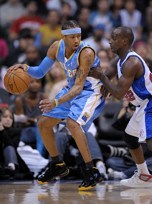 独行侠官宣：浓眉哥腹股沟痉挛退赛 连续两年年终大赛伤退（独行侠通报：浓眉哥因腹股沟痉挛提前退场，已连续两年在年终大战伤退）