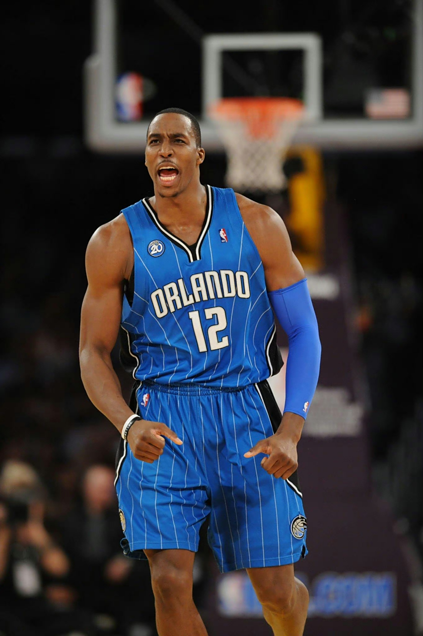 周琦，作为中国篮球的佼佼者，他的成长历程充满了奋斗与拼搏。（中国篮坛翘楚周琦的成长之路：写满奋斗与拼搏）