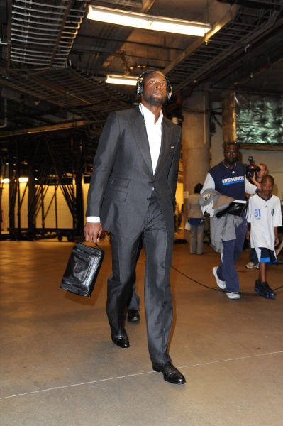 TA：利物浦球迷对阿诺德情感复杂，右路离开他后实力大打折扣（TA：阿诺德成红军球迷的矛盾焦点，右路失去他后战力明显下滑）