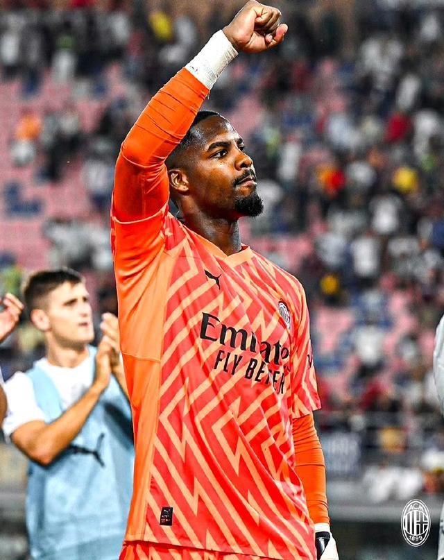 罗马诺：曼城在关注费耶诺德右后卫里德，拜仁也对他有意（罗马诺：曼城盯上费耶诺德右后卫里德，拜仁同样有意）