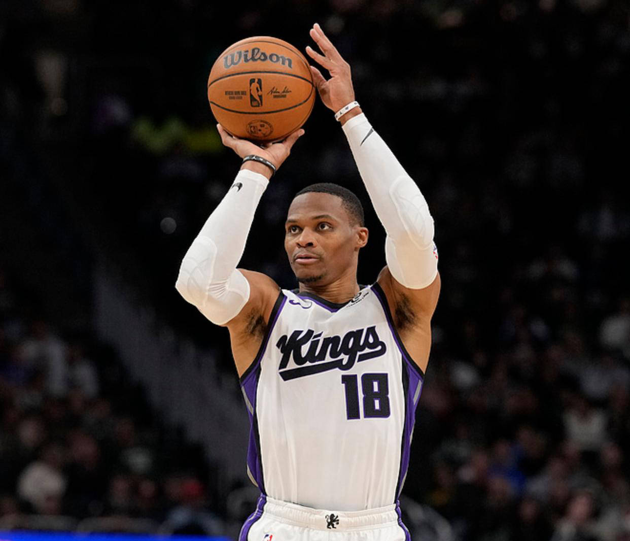 半场战报：皇马0-0塞尔塔，米利唐伤退，居莱尔射门偏出（半场速递：皇马与塞尔塔互交白卷，米利唐因伤离场，居莱尔射偏）